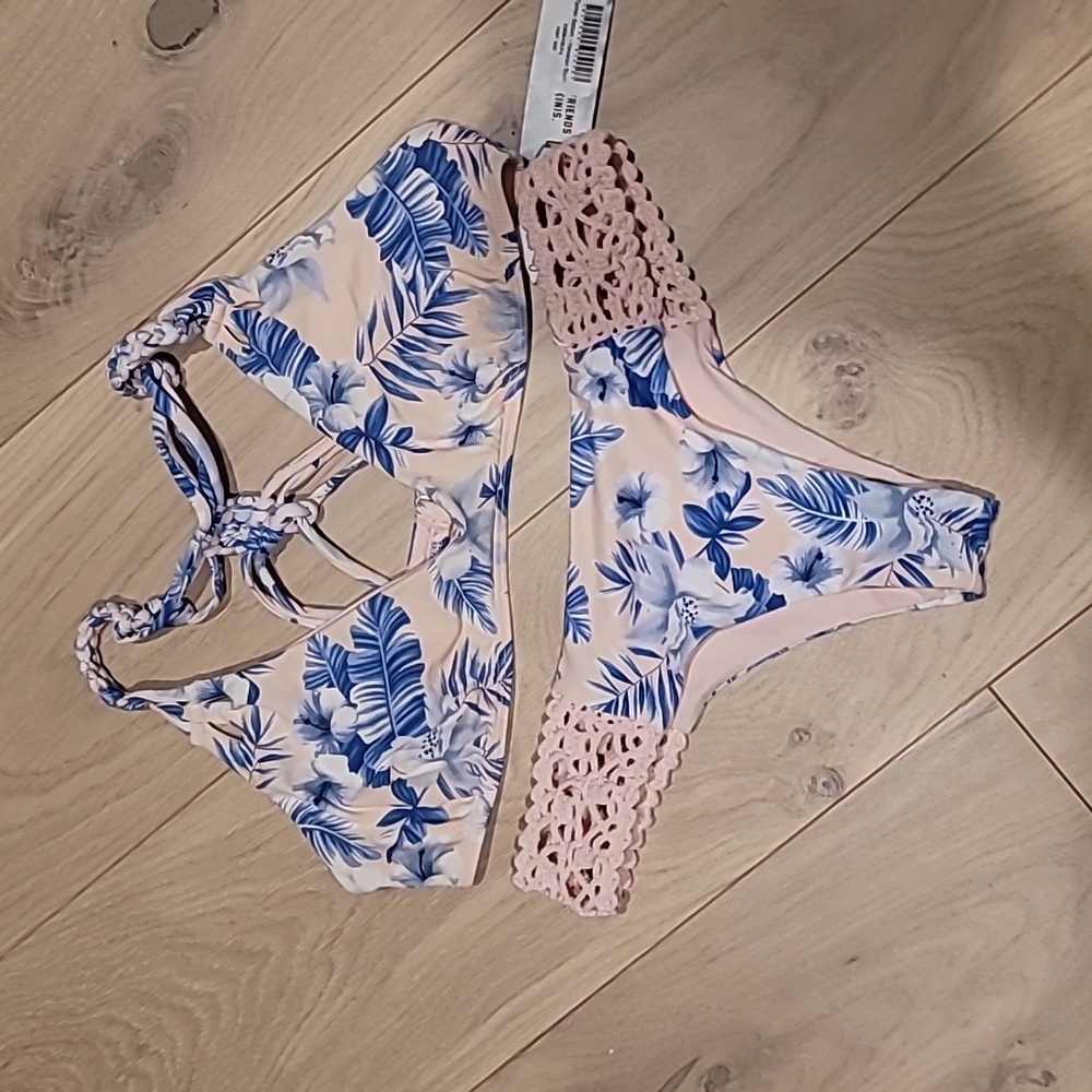 Frankie's Bikini Set